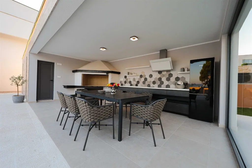 Ist Croatia Villa with Tennis Court and 120 m² Pool