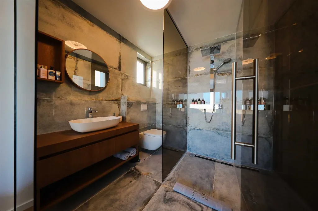 Ist Croatia Villa with Tennis Court and 120 m² Pool