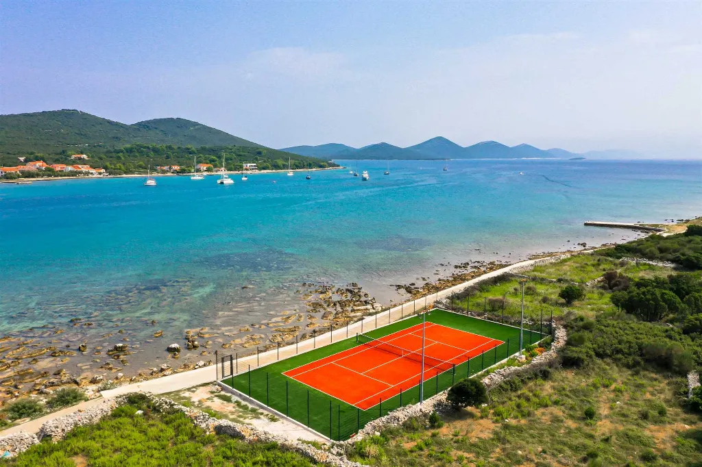 Ist Croatia Villa with Tennis Court and 120 m² Pool