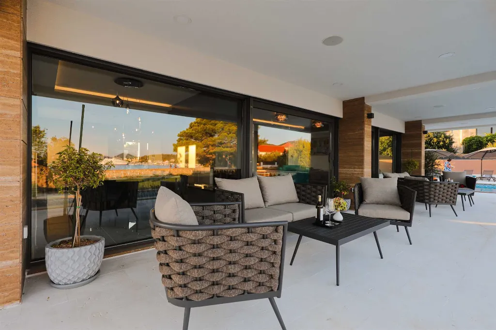 Ist Croatia Villa with Tennis Court and 120 m² Pool