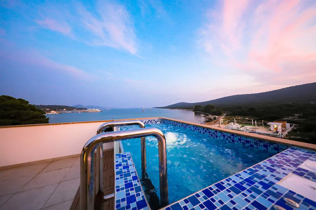 Ist Croatia Villa with Tennis Court and 120 m² Pool