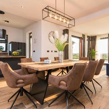 4-Bedroom Villa in Vrana with Saltwater Pool & Jacuzzi