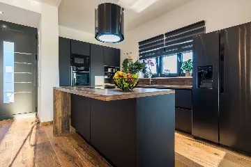 4-Bedroom Villa in Vrana with Saltwater Pool & Jacuzzi