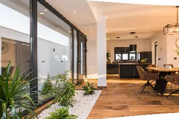 4-Bedroom Villa in Vrana with Saltwater Pool & Jacuzzi