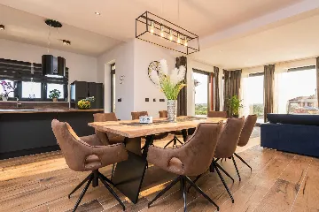 4-Bedroom Villa in Vrana with Saltwater Pool & Jacuzzi