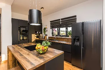 4-Bedroom Villa in Vrana with Saltwater Pool & Jacuzzi