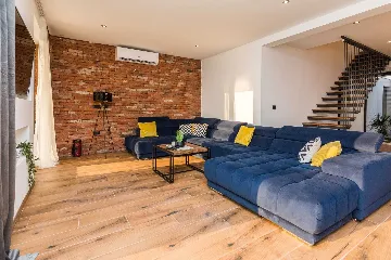 4-Bedroom Villa in Vrana with Saltwater Pool & Jacuzzi