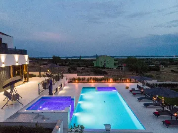 4-Bedroom Villa in Vrana with Saltwater Pool & Jacuzzi