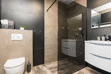 4-Bedroom Villa in Vrana with Saltwater Pool & Jacuzzi