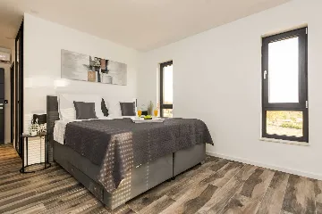 4-Bedroom Villa in Vrana with Saltwater Pool & Jacuzzi