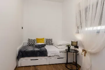 4-Bedroom Villa in Vrana with Saltwater Pool & Jacuzzi