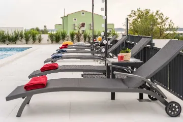 4-Bedroom Villa in Vrana with Saltwater Pool & Jacuzzi