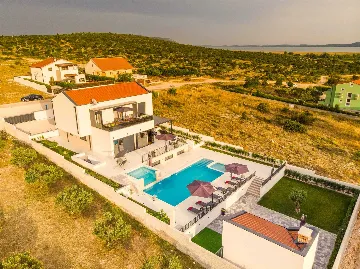 4-Bedroom Villa in Vrana with Saltwater Pool & Jacuzzi
