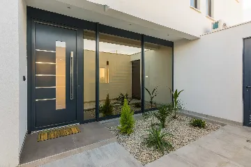 4-Bedroom Villa in Vrana with Saltwater Pool & Jacuzzi