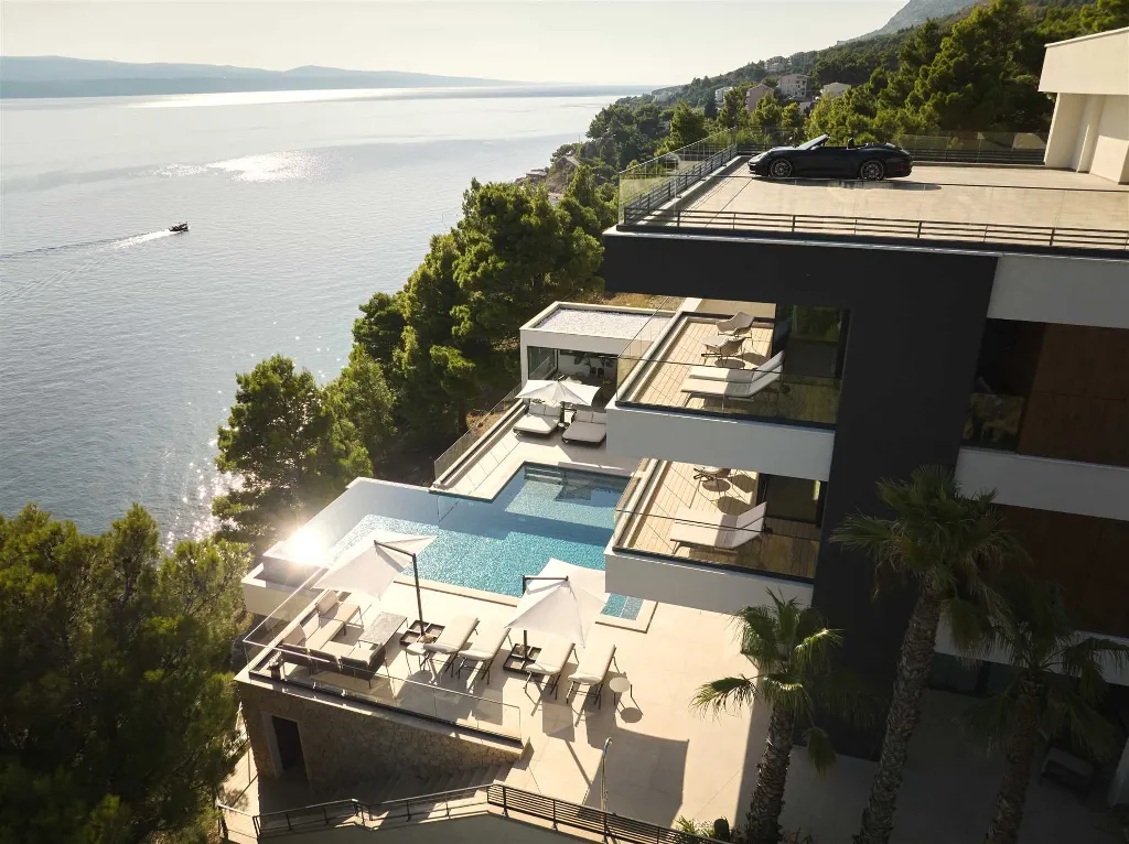 Mimice Seaside Villa for Up to 20 Guests