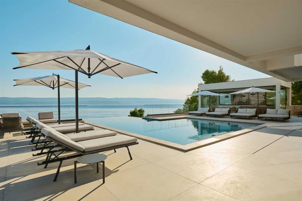 Mimice Seaside Villa for Up to 20 Guests