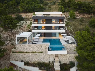Mimice Seaside Villa for Up to 20 Guests