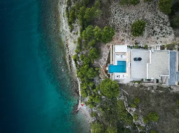 Mimice Seaside Villa for Up to 20 Guests