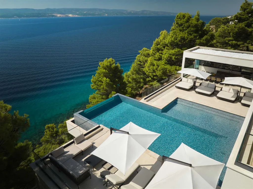 Mimice Seaside Villa for Up to 20 Guests