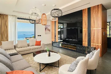 Mimice Seaside Villa for Up to 20 Guests