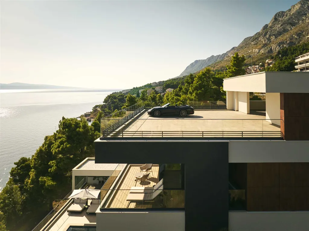 Mimice Seaside Villa for Up to 20 Guests