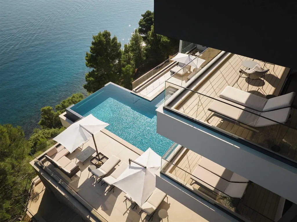 Mimice Seaside Villa for Up to 20 Guests