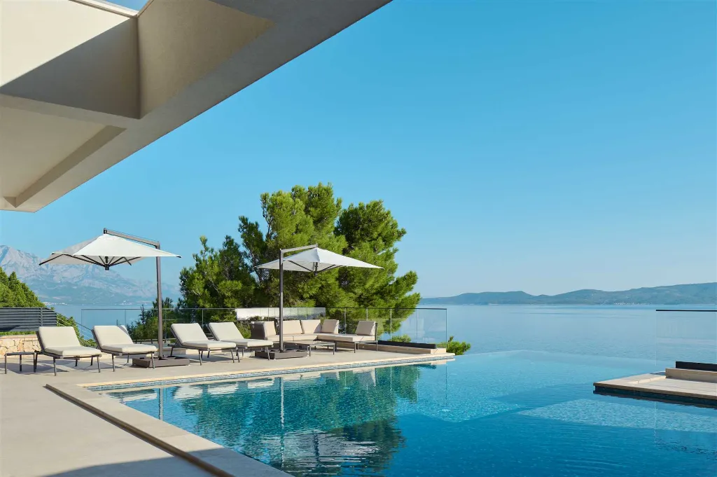 Mimice Seaside Villa for Up to 20 Guests