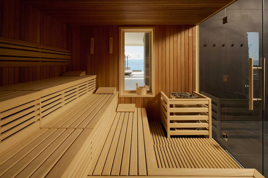 Mimice Seaside Villa for Up to 20 Guests
