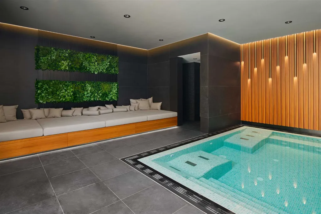 Mimice Seaside Villa for Up to 20 Guests