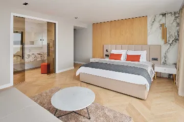 Mimice Seaside Villa for Up to 20 Guests