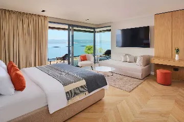 Mimice Seaside Villa for Up to 20 Guests