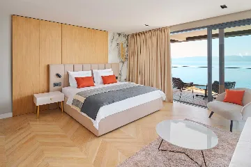 Mimice Seaside Villa for Up to 20 Guests