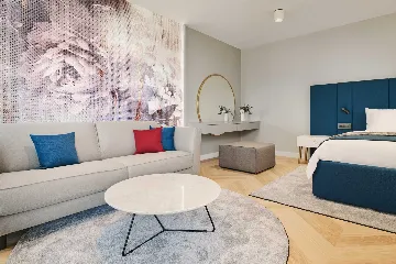 Mimice Seaside Villa for Up to 20 Guests