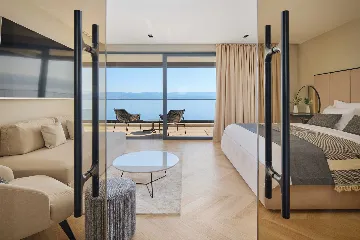 Mimice Seaside Villa for Up to 20 Guests