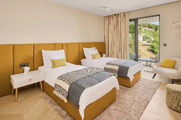 Mimice Seaside Villa for Up to 20 Guests