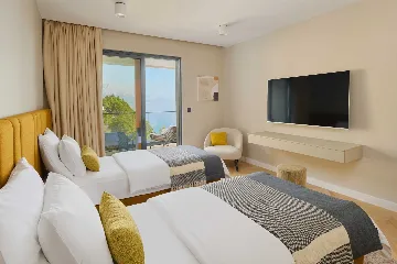 Mimice Seaside Villa for Up to 20 Guests