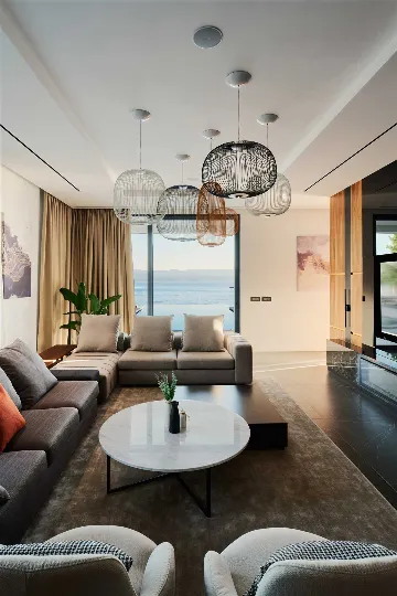 Mimice Seaside Villa for Up to 20 Guests