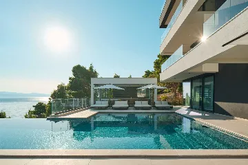 Mimice Seaside Villa for Up to 20 Guests