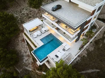 Mimice Seaside Villa for Up to 20 Guests