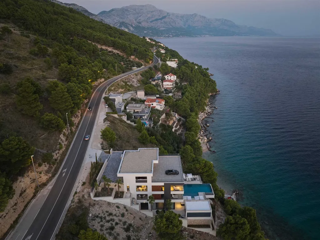 Mimice Seaside Villa for Up to 20 Guests