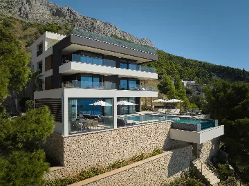 Mimice Seaside Villa for Up to 20 Guests