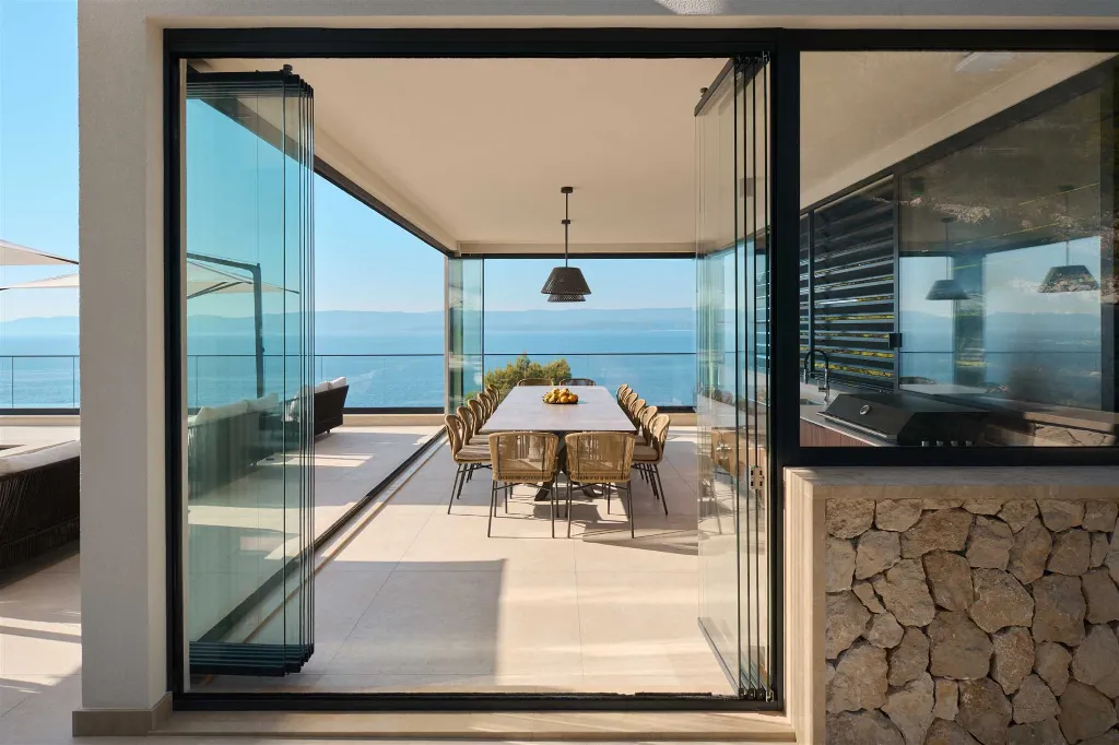 Mimice Seaside Villa for Up to 20 Guests