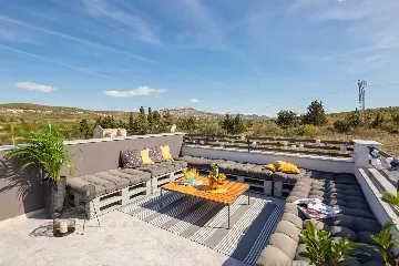 Family Villa in Vrana for Up to 8 Guests