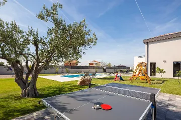 Family Villa in Vrana for Up to 8 Guests