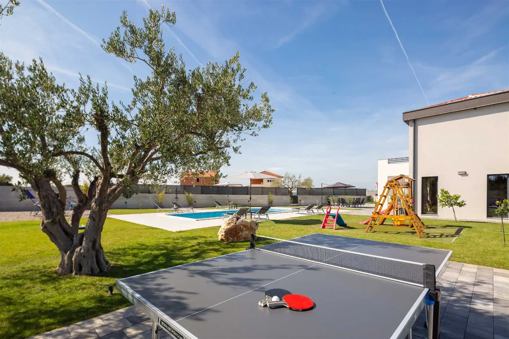 Family Villa in Vrana for Up to 8 Guests
