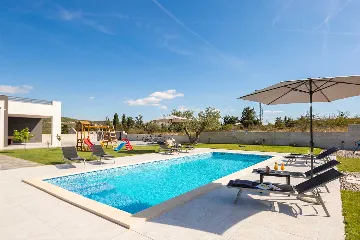 Family Villa in Vrana for Up to 8 Guests