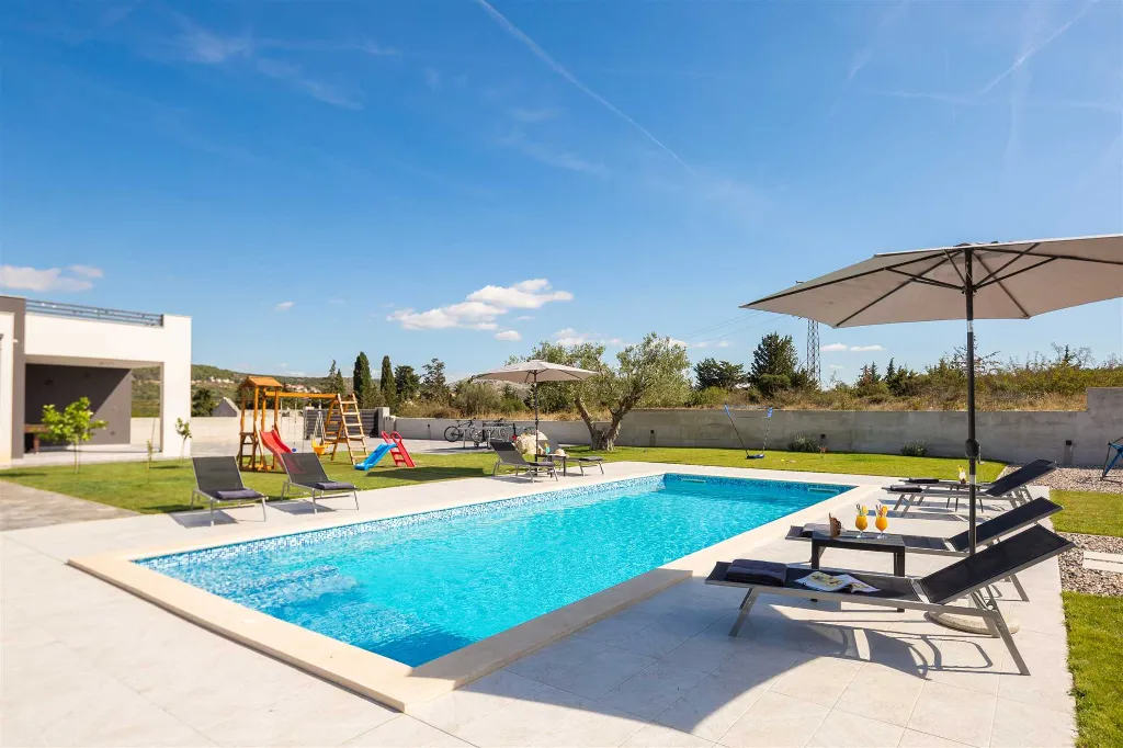 Family Villa in Vrana for Up to 8 Guests