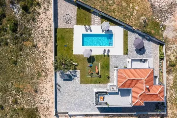 Family Villa in Vrana for Up to 8 Guests