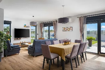 Family Villa in Vrana for Up to 8 Guests