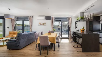 Family Villa in Vrana for Up to 8 Guests